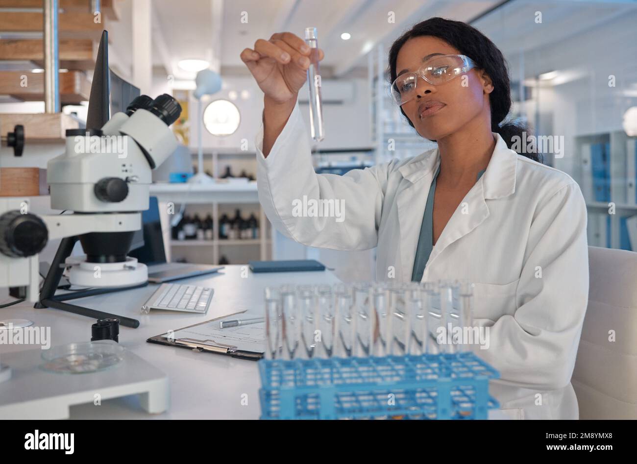 Female lab hi-res stock photography and images - Alamy