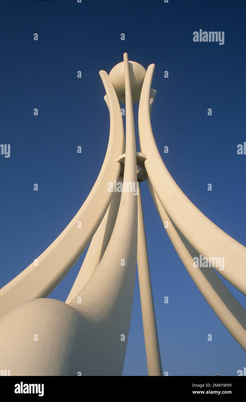 Bahrain, Monument to Arab unity. The Pearl roundabout Stock Photo Alamy