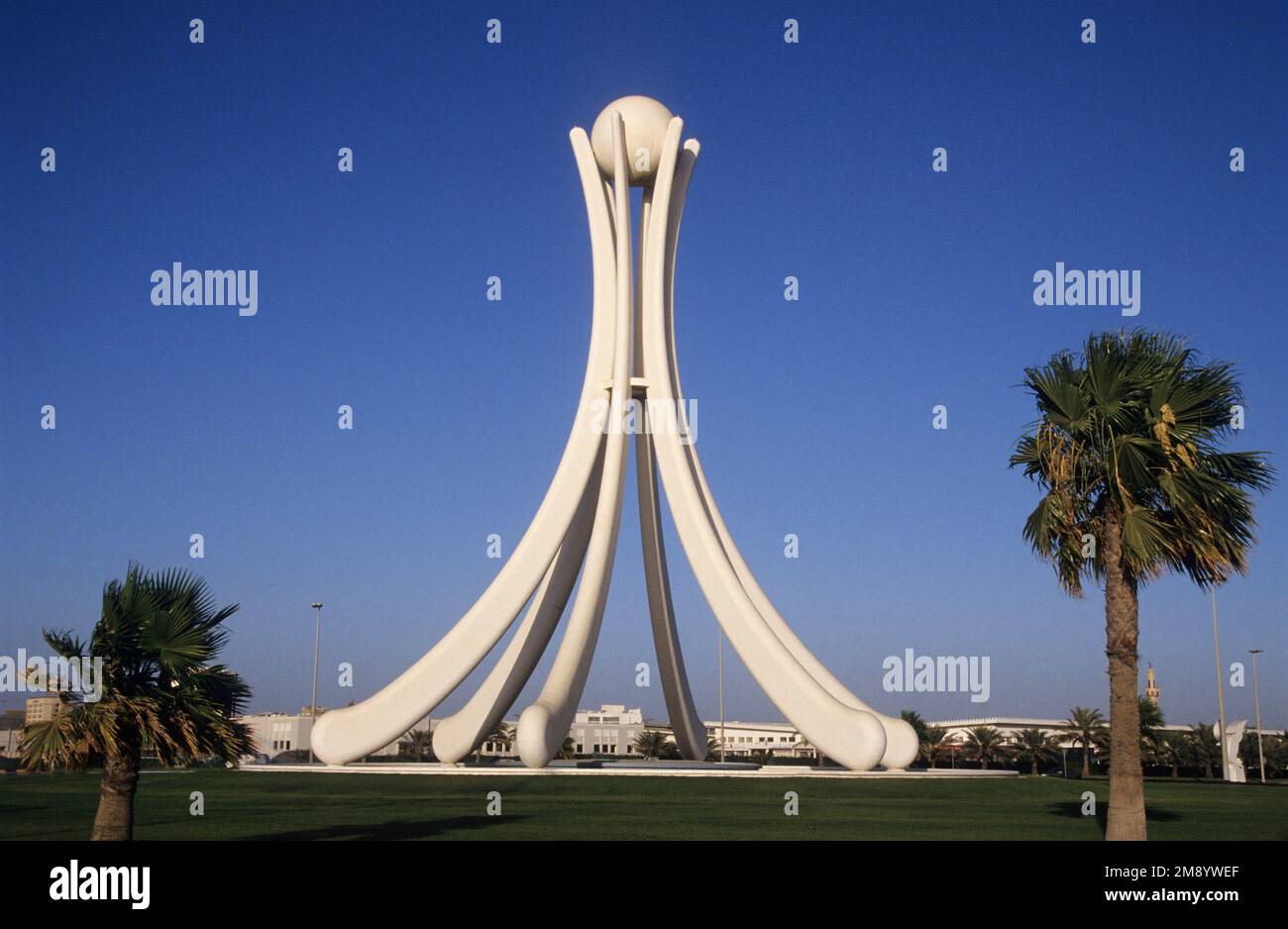 Bahrain, Monument to Arab unity. The Pearl roundabout Stock Photo Alamy