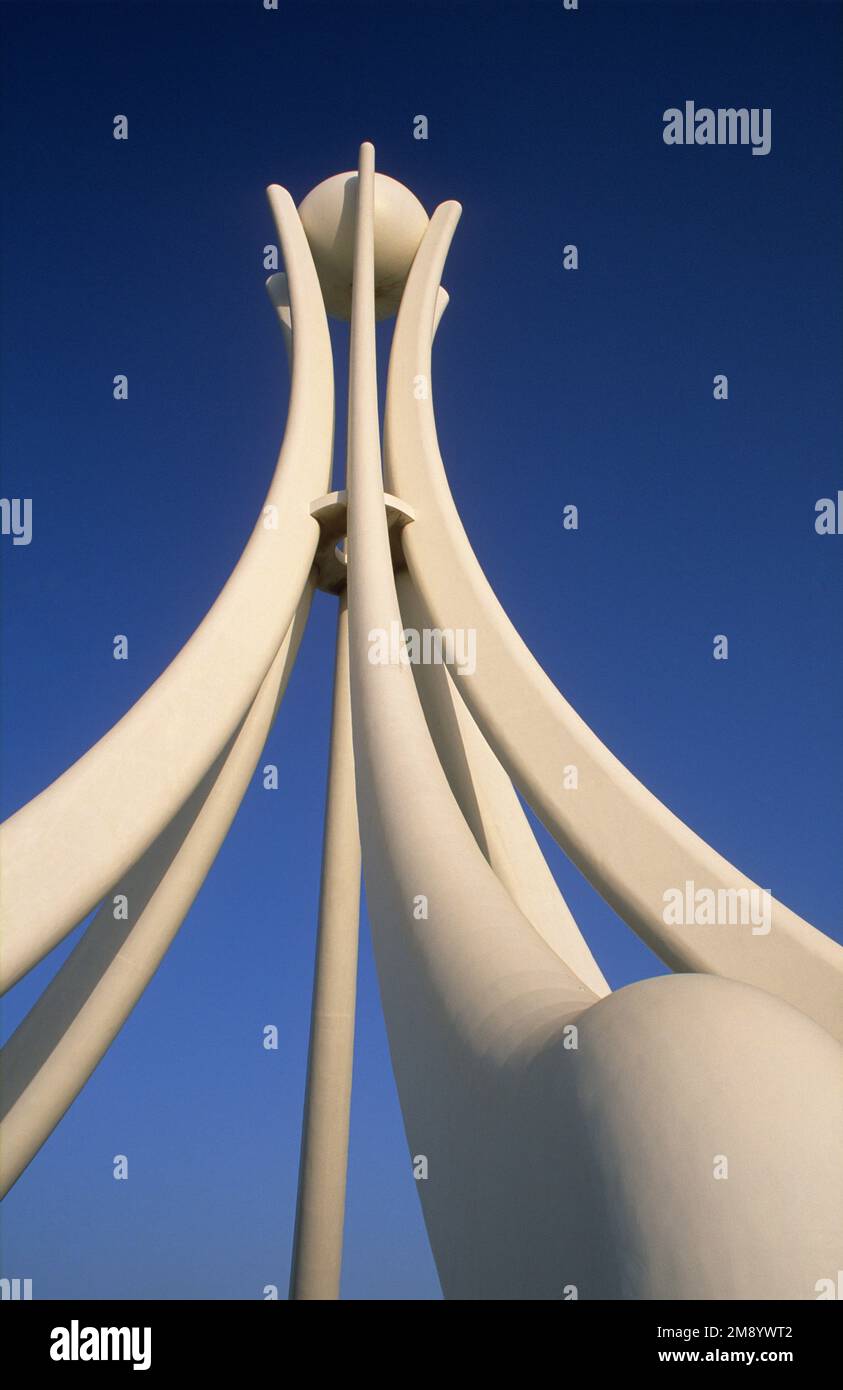 Bahrain, Monument to Arab unity. The Pearl roundabout Stock Photo Alamy