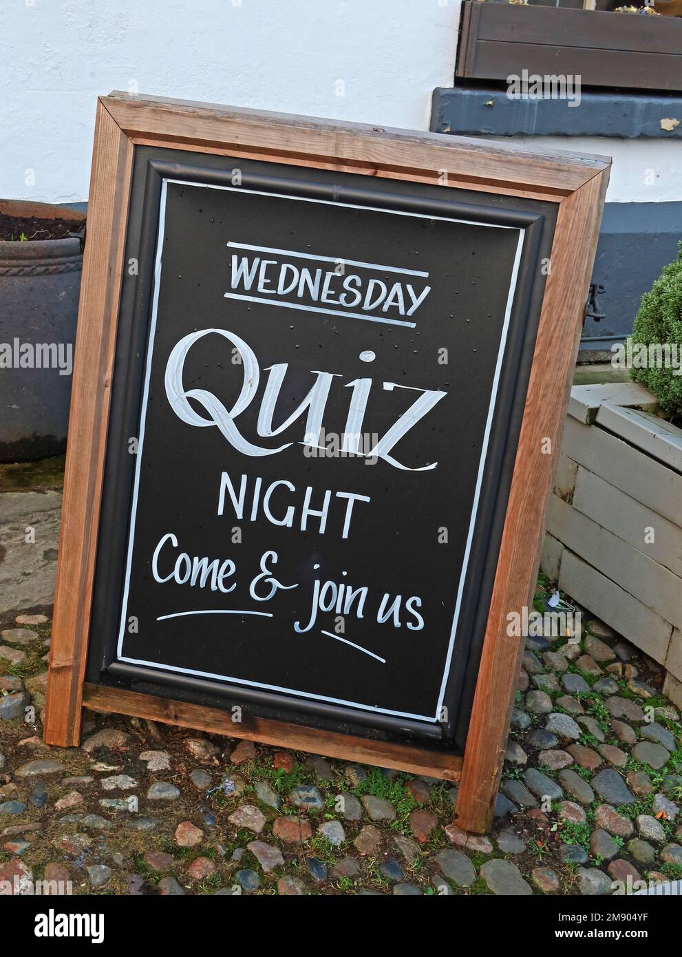 Wednesday quiz night A-Board sign, at a local pub, come & join us ! Stock Photo
