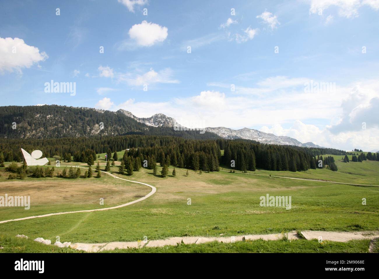 Monument national de la Résistance inauguré le 2 septembre 1973 par André Malraux. Sculpture d'Emile Gilioli. Plateau des Glières. Haute-Savoie. Auver Stock Photo