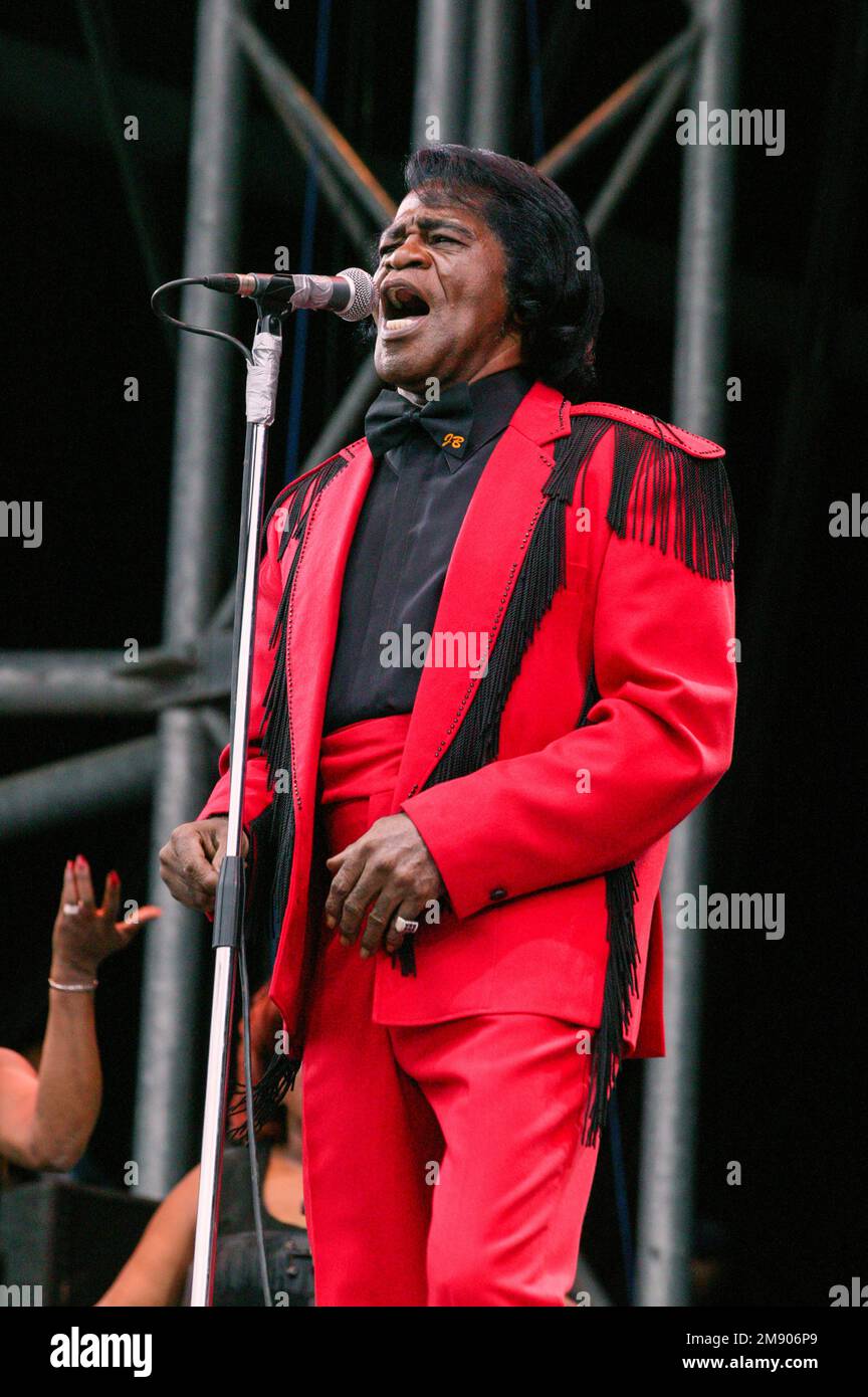 James Brown performing at the Glastonbury festival 2004, Worthy Farm, Somerset, England. Stock Photo