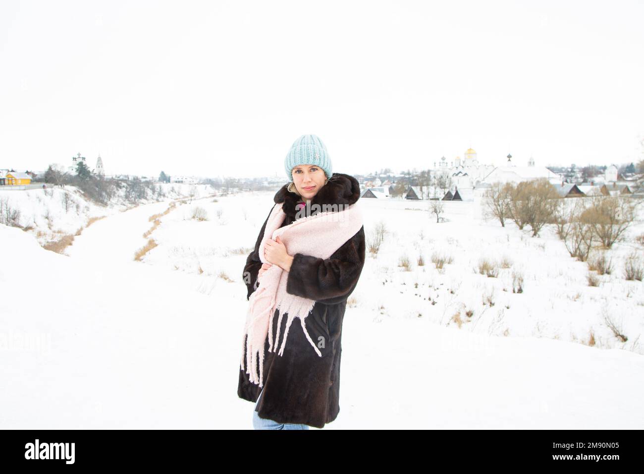 Woman walking snow vintage hi-res stock photography and images - Alamy
