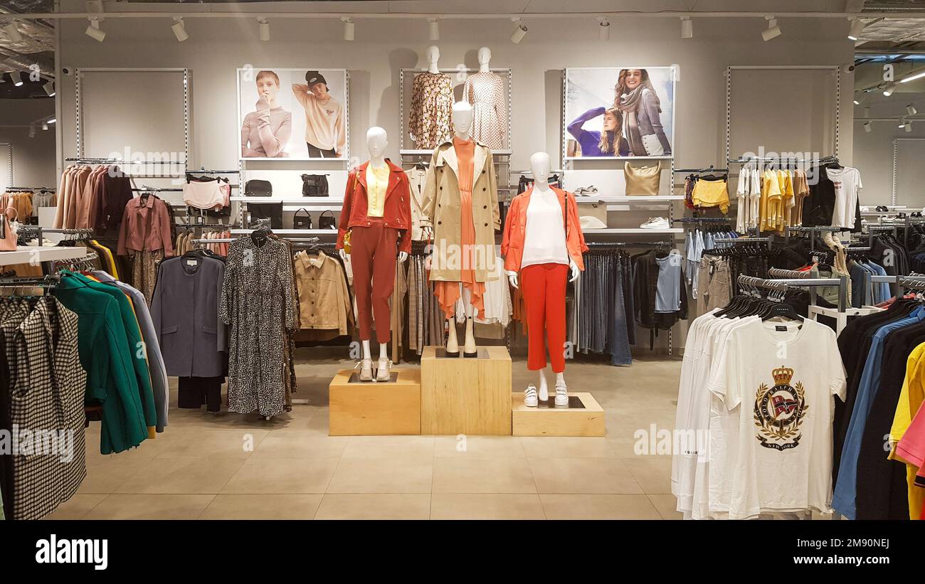 Women's Clothing Store Mannequins Dressed Stylish Clothes Shop Window Red  Stock Photo by ©fototota 365349674