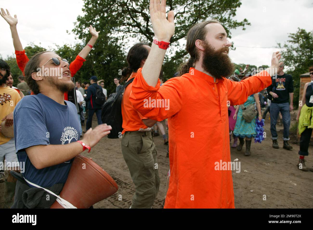 Hare Krishna parade at the Glastonbury Festival 2004. Worthy Farm Somerset, England, United Kingdom. Stock Photo