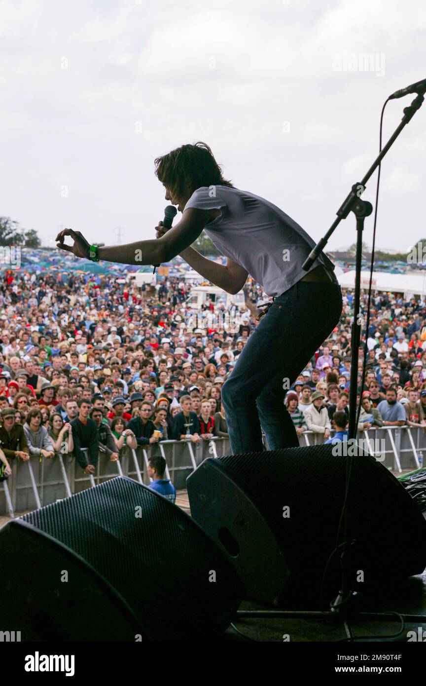 Razorlight performing at the Glastonbury Festival 2004. Worthy Farm Somerset, England, United Kingdom. Stock Photo