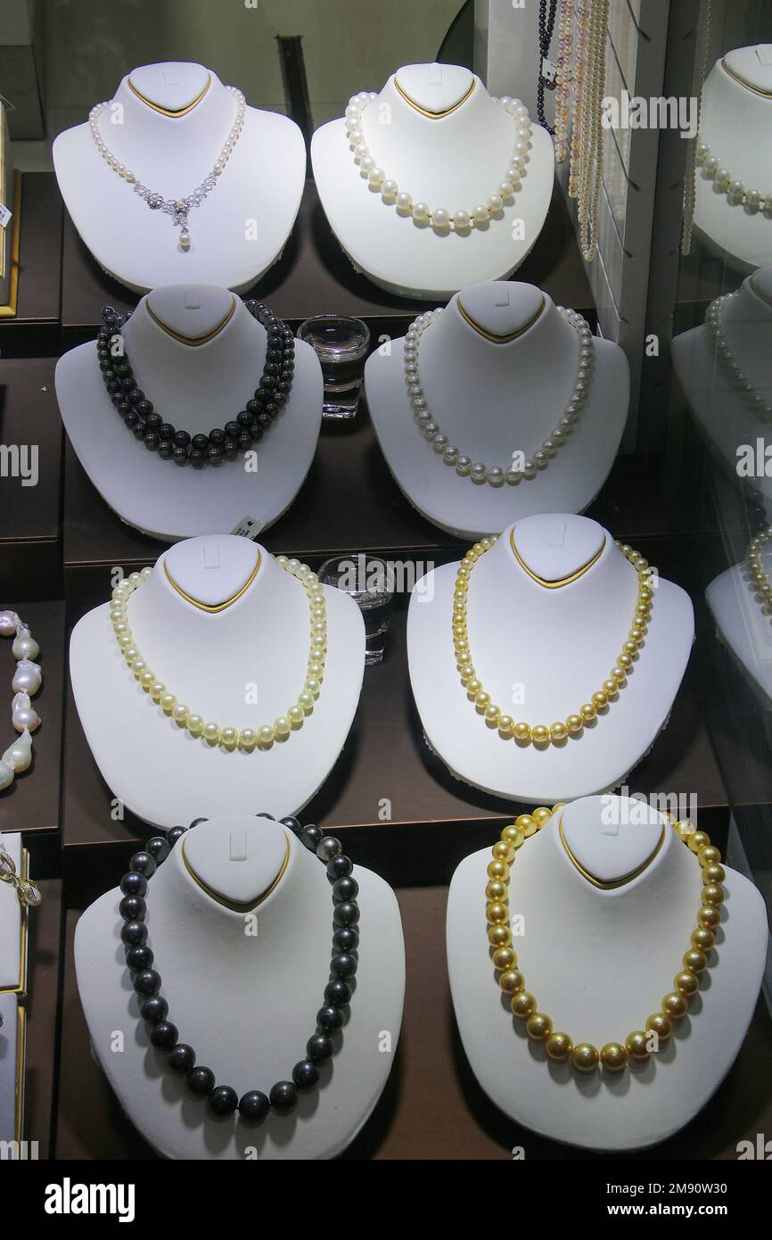 Dubai pearl necklace hi-res stock photography and images - Alamy