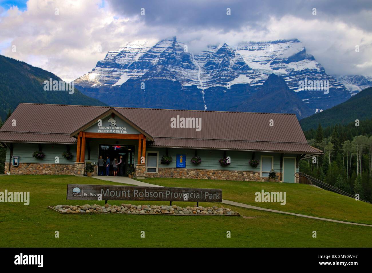 Mount Robson Visitors Centre at Mount Robson Provincial Park, British Columbia, Canada Stock Photo