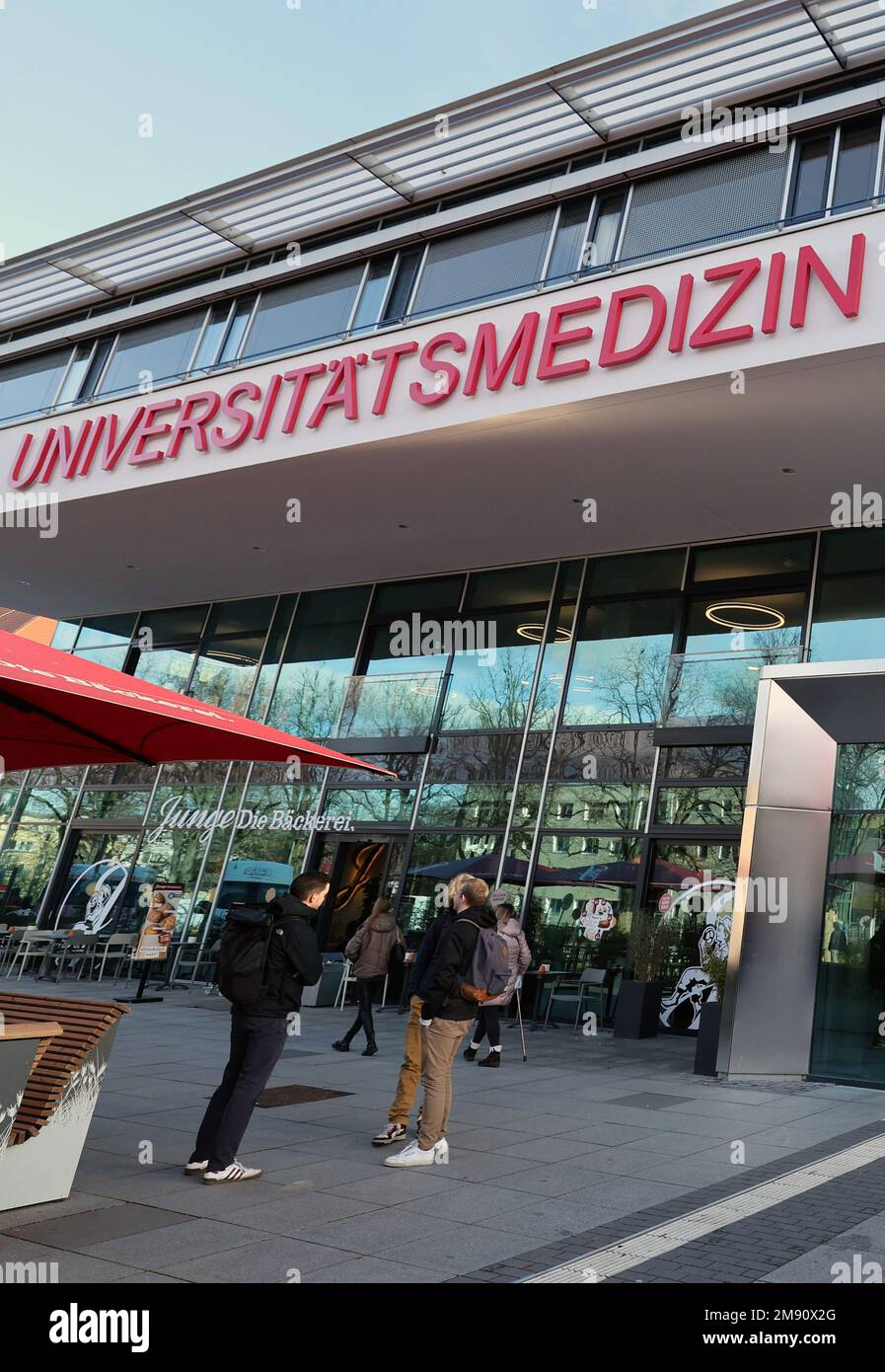 Rostock, Germany. 16th Jan, 2023. Young people stand in front of the new main entrance to the