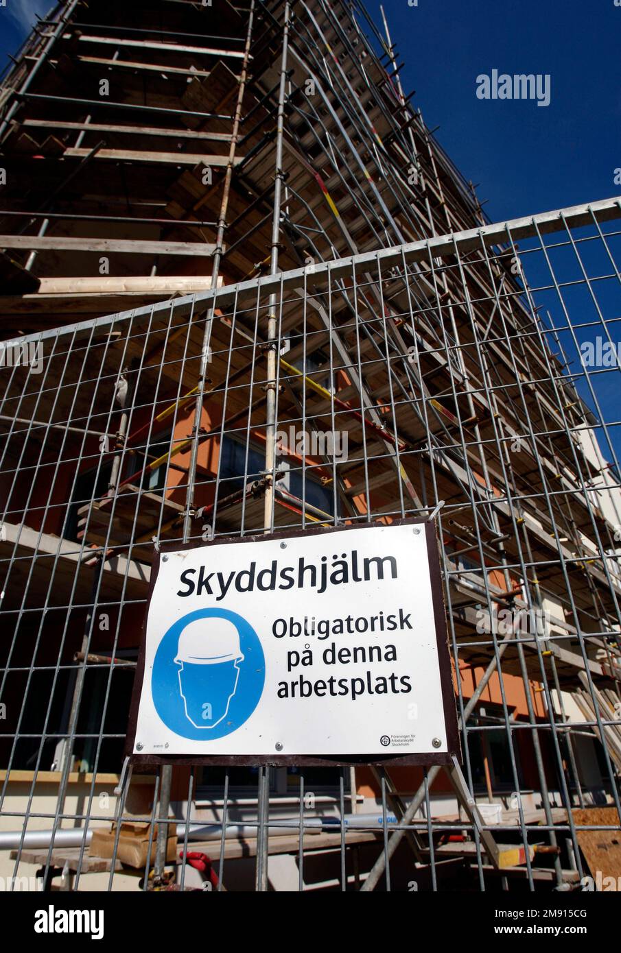 A construction site, notice that a hard hat must be worn at the site