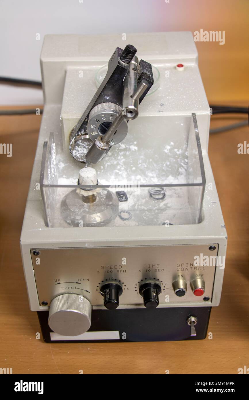 Lens polishing machine hires stock photography and images Alamy