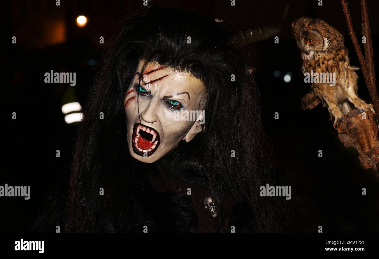 Vampir hi-res stock photography and images - Alamy