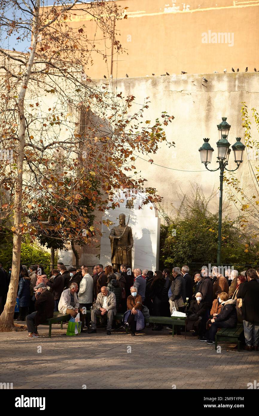 greeks  outside Metropolitan Cathedral of Athens to attend the funeral service for former Greek King Constantine II Stock Photo