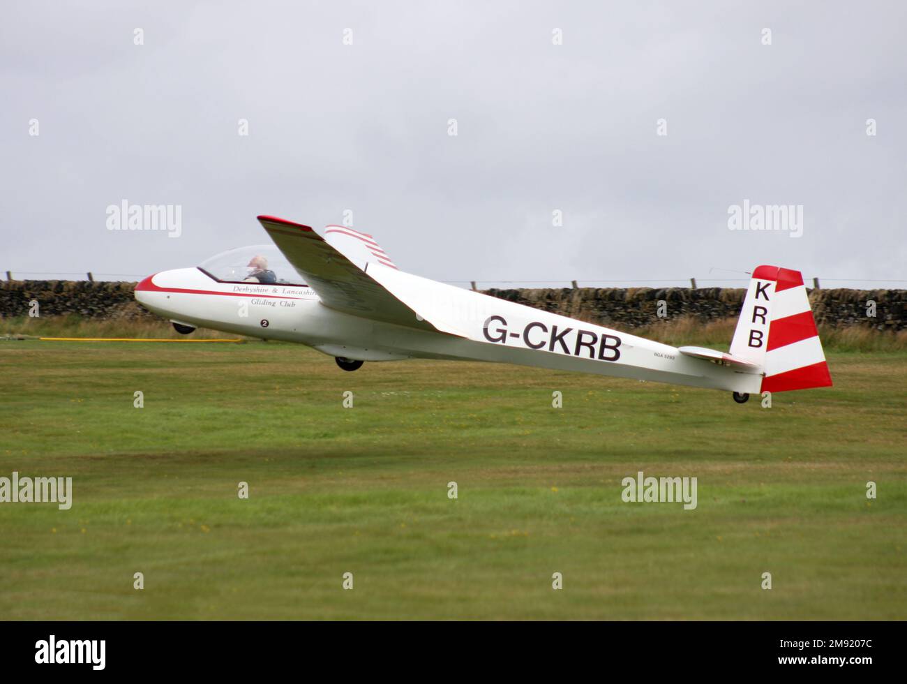 An ASK13 glider parts company with its tow rope whilst taking off at