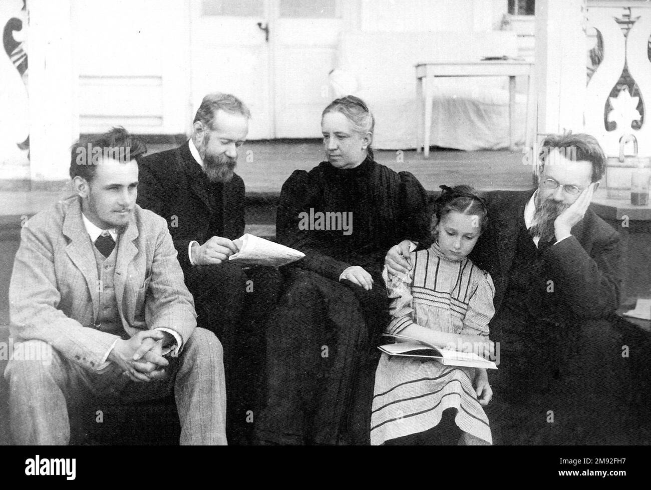 The Vernadsky family. From right to left - Vladimir Ivanovich Vernadsky, daughter Nina, wife Natalya Yegorovna, her brother Pavel Yegorovich Staritsky and son George ca.  1 September 1908 Stock Photo