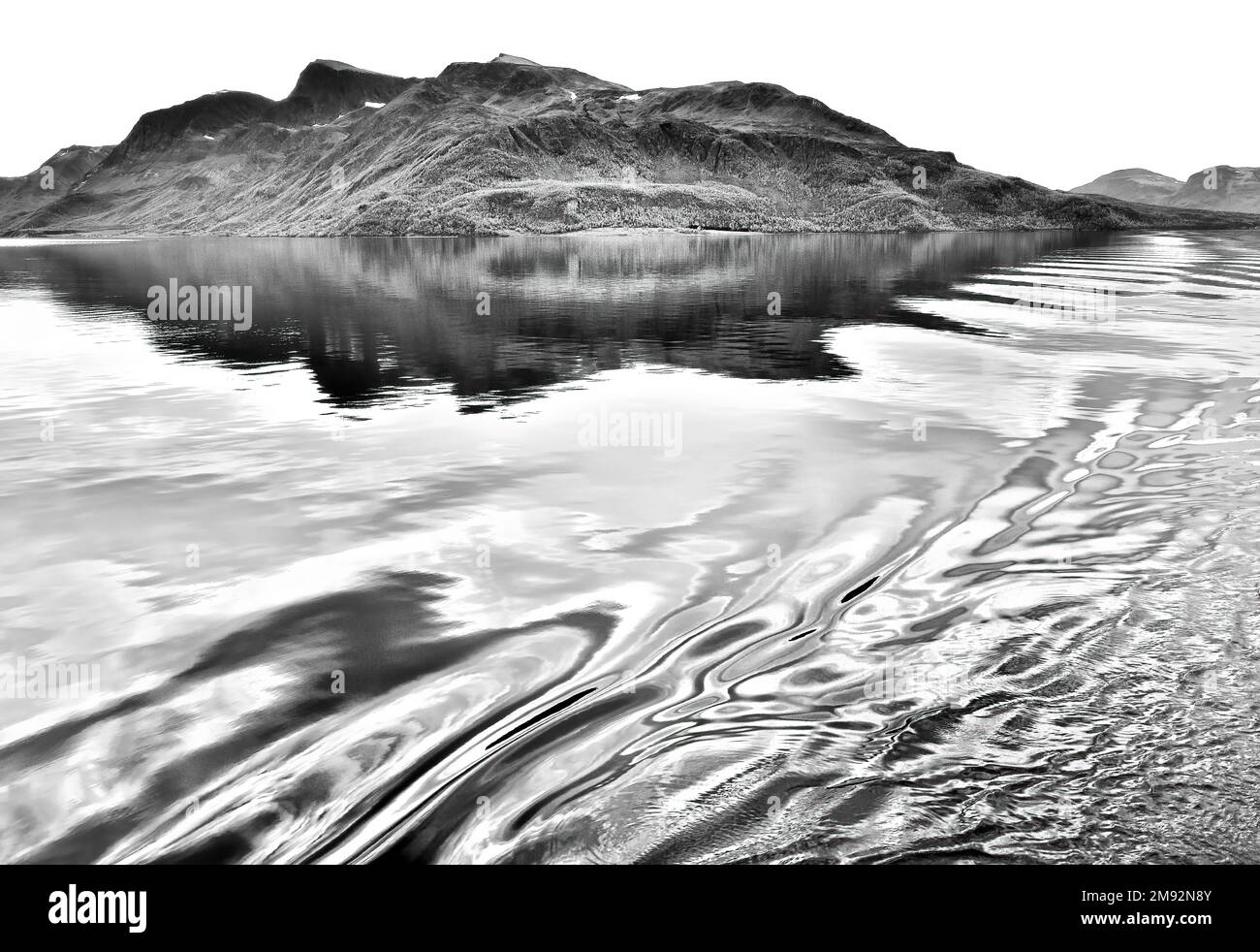 Black and white mountain lake hi-res stock photography and images - Alamy