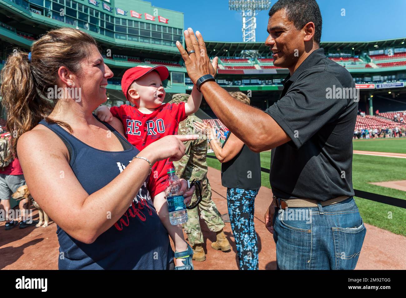 Baltimore Orioles Cal Ripken jr tips his hat to the fans at Fenway Park  during his last time at Fenway Stock Photo - Alamy