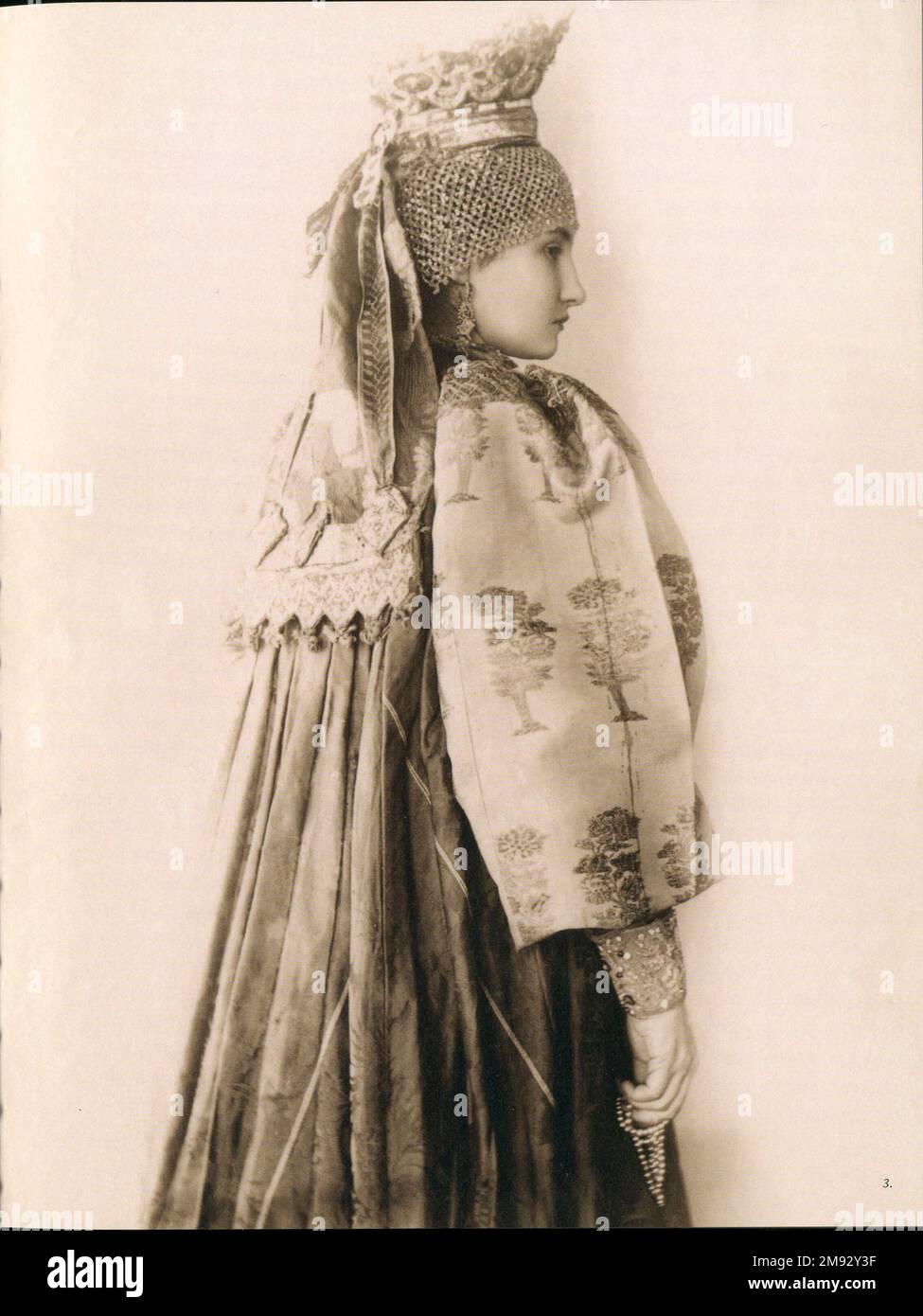 Young Russian woman from  Northern Russia, Arkhangelsk province dressed in traditional folk costume ca.  before 1917 Stock Photo