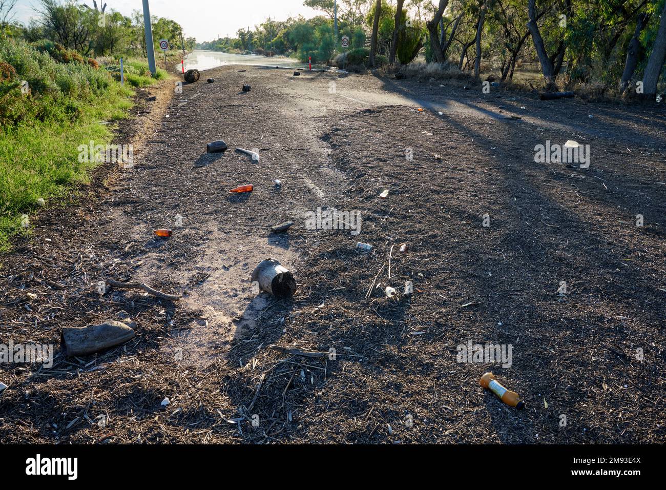 Rubbish and organic material covers the road surface as floodwaters receed on Ranfurly Way. A main connecting road betwen the towns of Mildura and Mer Stock Photo