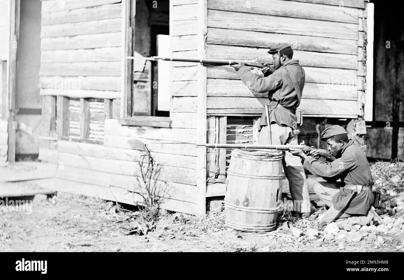United States Colored Troops (USCT) soldiers during the American Civil War at an abandoned farmhouse in Dutch Gap, Virginia, 1864 Stock Photo