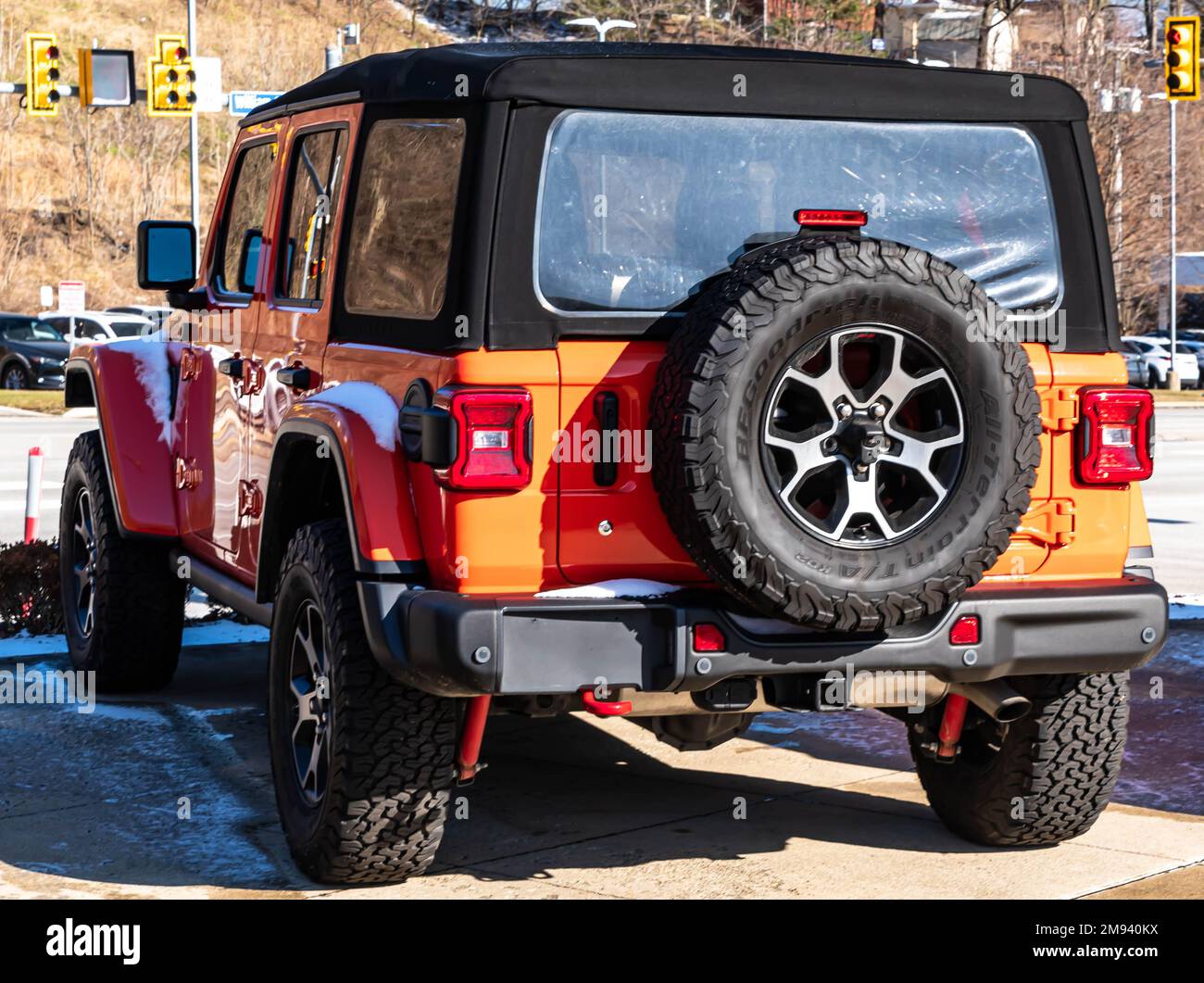 Soft top jeep hi-res stock photography and images - Alamy