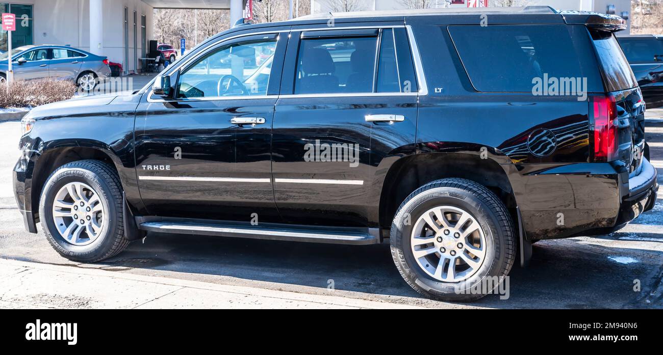 four-door-chevrolet-suv-hi-res-stock-photography-and-images-alamy