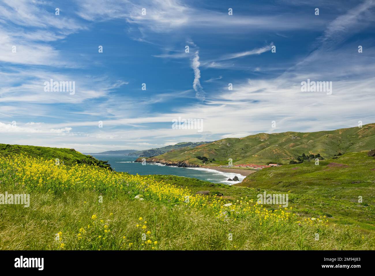 Green meadows and view of the Pacific Ocean at Point Bonita, California, USA Stock Photo Alamy