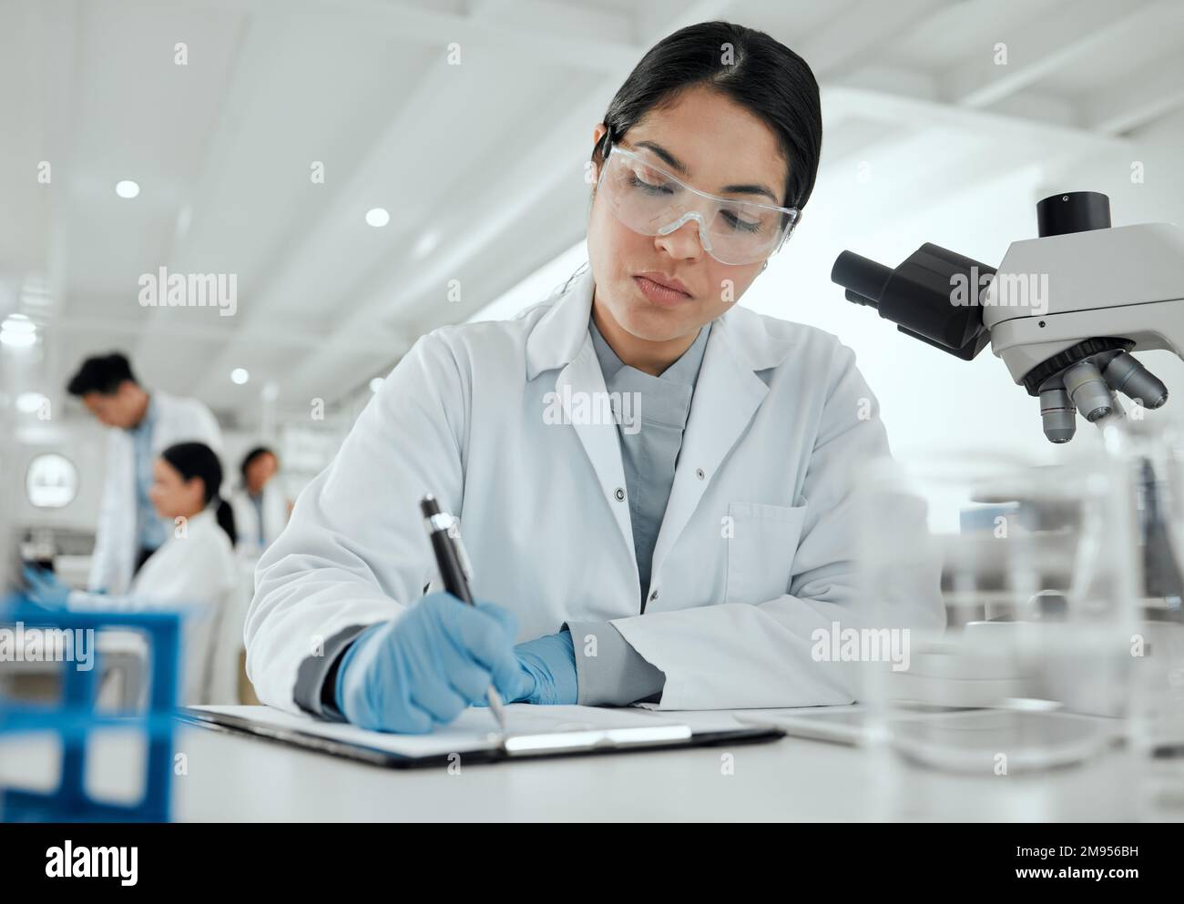 Young hispanic woman in lab hi-res stock photography and images - Alamy