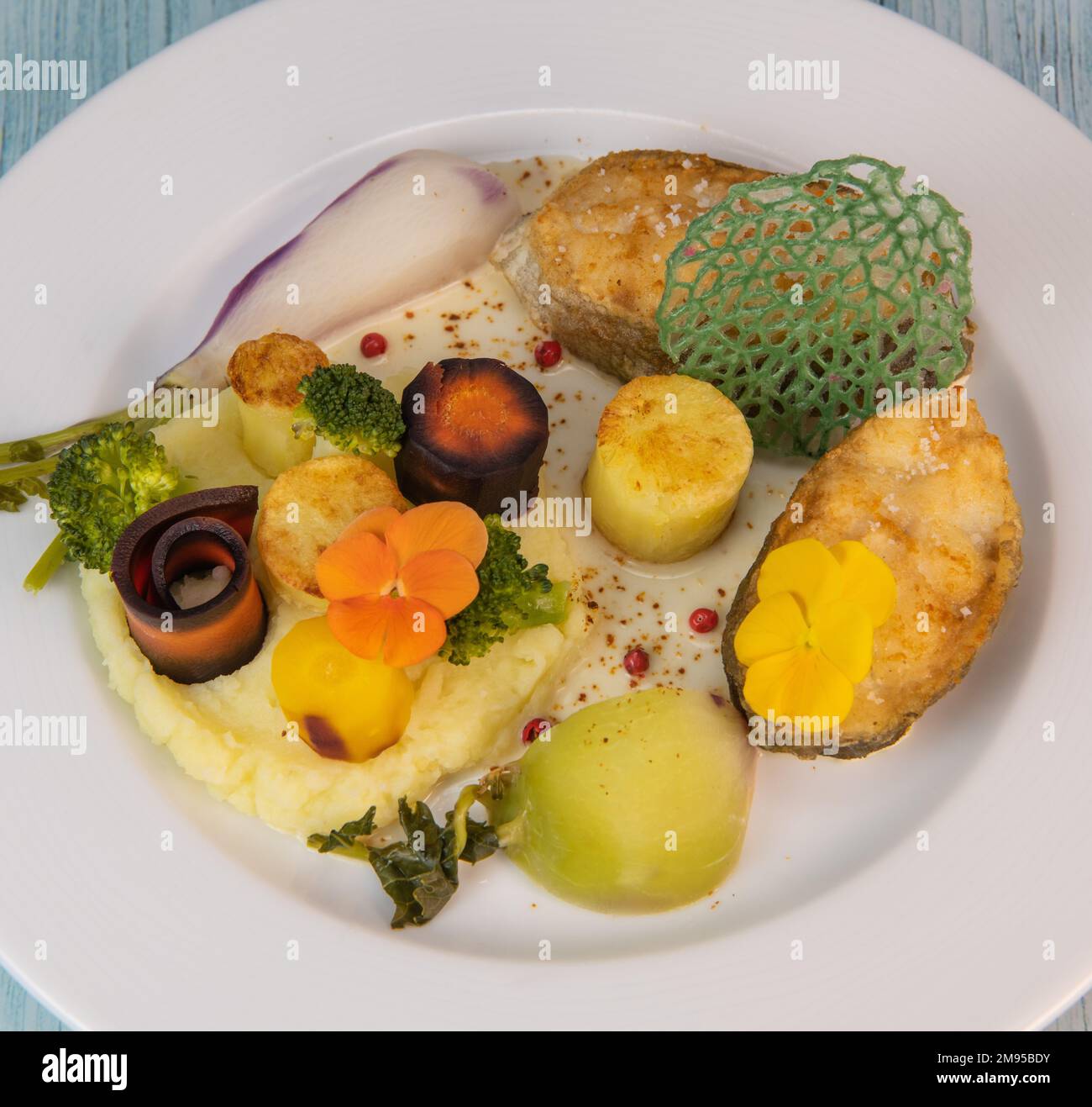 Recipe of cod steak, mashed potatoes and its farandole of vegetables