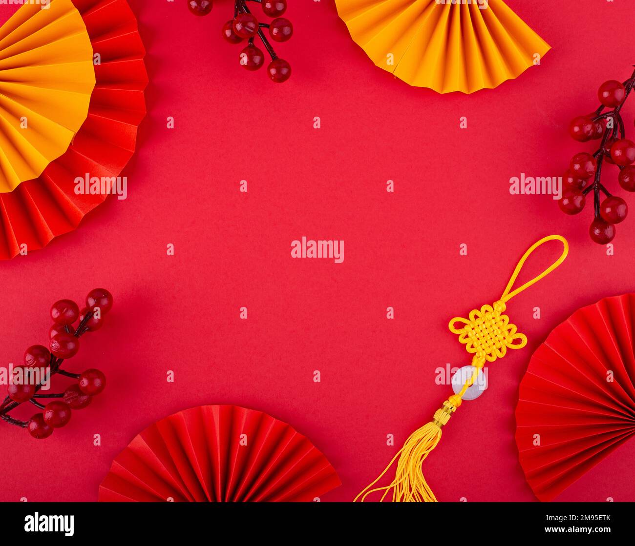 Với banner Tết Trung Quốc tuyệt đẹp này, bạn sẽ cảm thấy như đang ở Trung Quốc đây! Màu đỏ chủ đạo và những họa tiết truyền thống mang lại không khí Tết rực rỡ. Hãy bấm ngay vào hình ảnh để chiêm ngưỡng sự đẹp lung linh của banner Tết này nhé!
