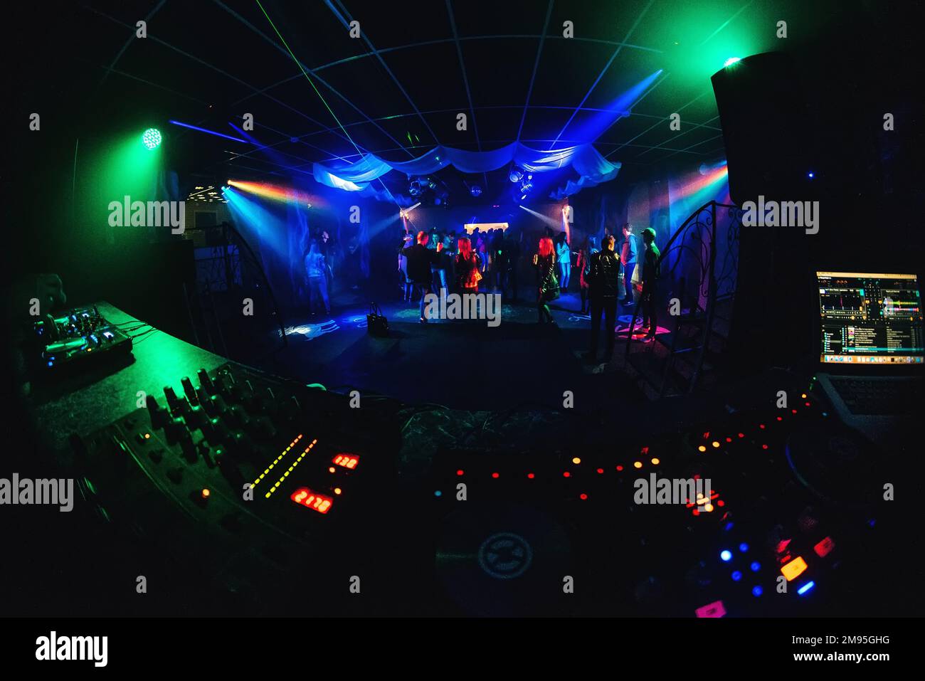 Night club dance floor hi-res stock photography and images - Alamy