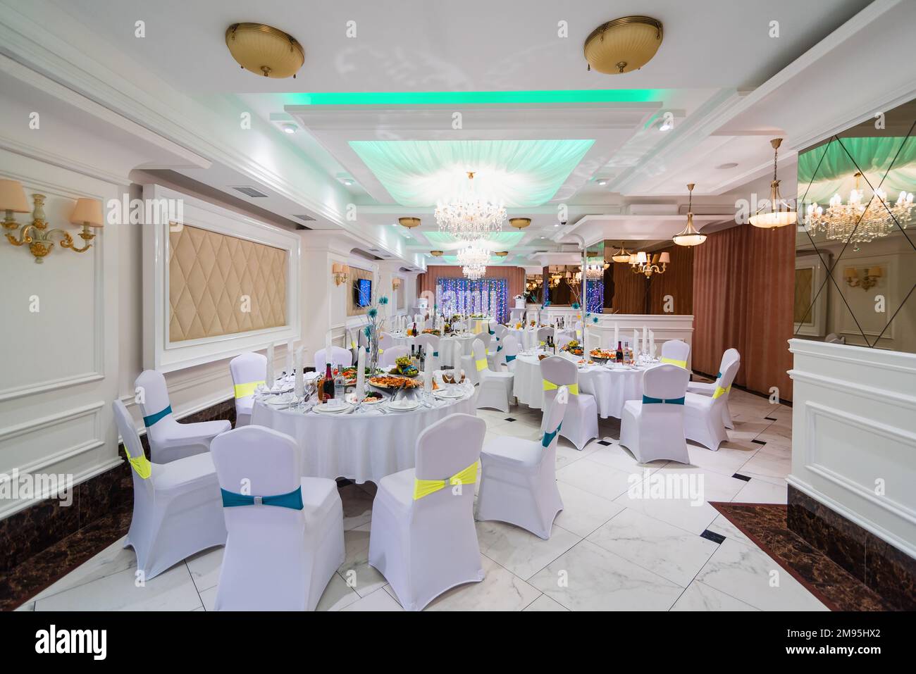 Wedding reception hall chairs hi-res stock photography and images - Alamy