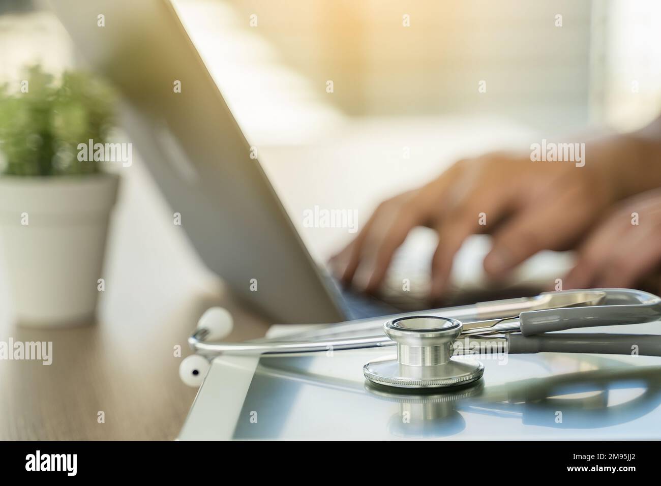 Doctor using stethoscope heartbeat measurement hi-res stock photography ...