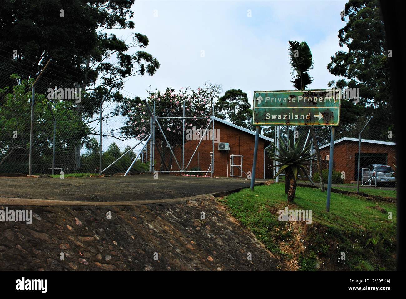 Border Crossing From South Africa To Swaziland Stock Photo Alamy Border Crossing From South Africa To Swaziland 2M95KAJ 