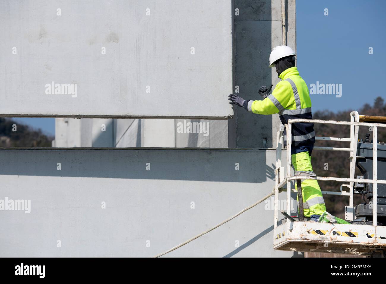 “BTP” building site (public buildings and work sector): concrete wall construction. Worker on the building site Stock Photo