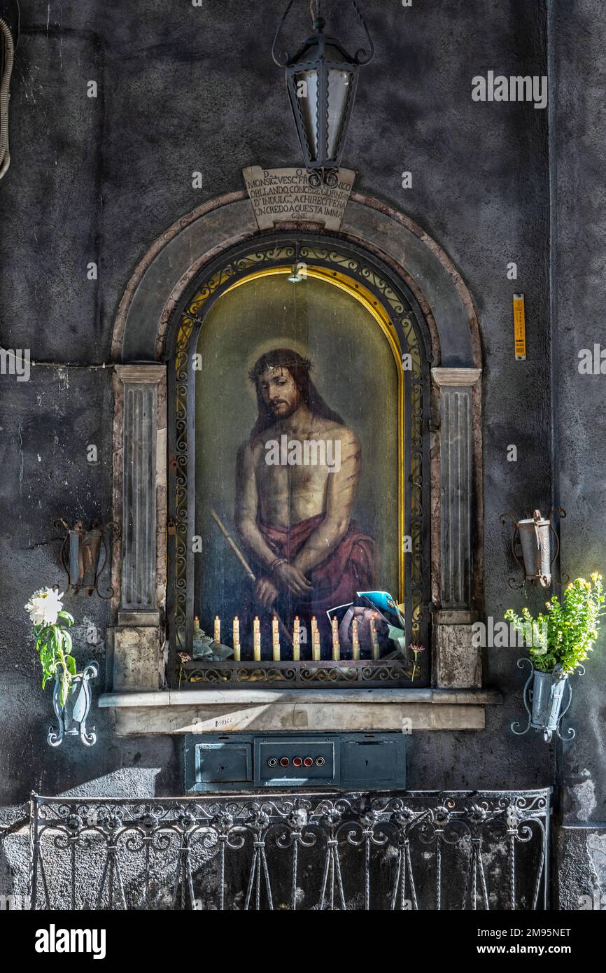 Votive shrine with Christ crowned with thorns dedicated to the memory of the bombings of 1941 under Porta Uzeda. Catania, Sicily, Italy, Europe Stock Photo