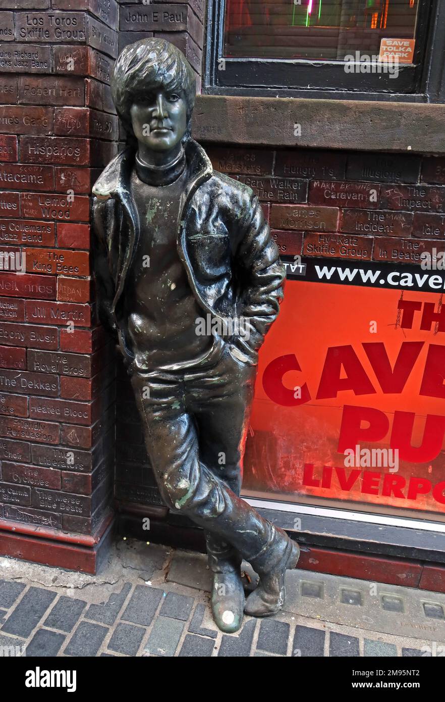 Sign & John Lennon statue, at Cavern Walks, The Cavern Club, pub and other venues, 10 Mathew St, Liverpool, Merseyside, England, UK, L2 6RE Stock Photo