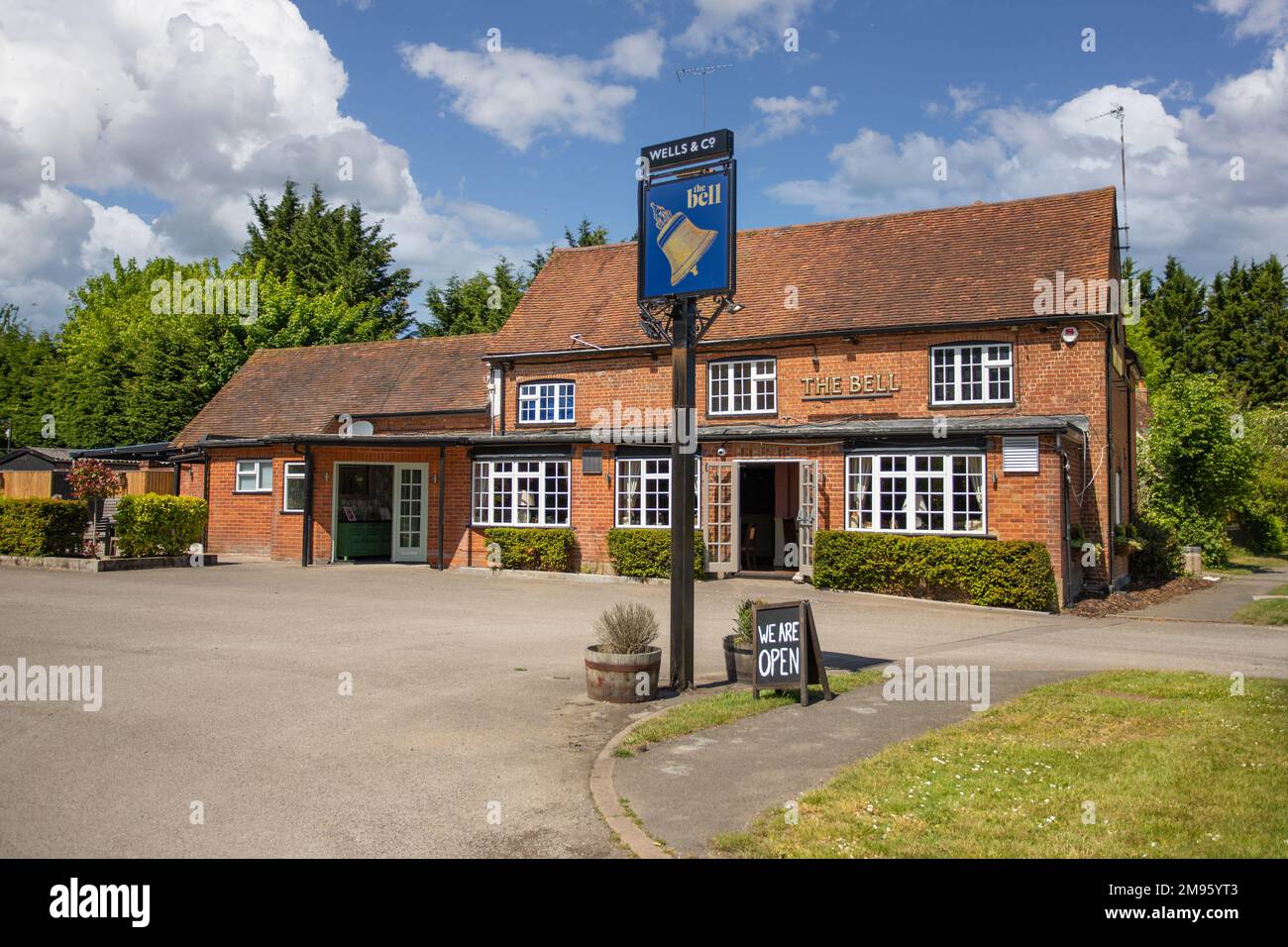 Stoke Mandeville Village Buckinghamshire Commuter Location With Train Station London Marylebone Rural Chiltern Hills School Pub Close to London Stock Photo