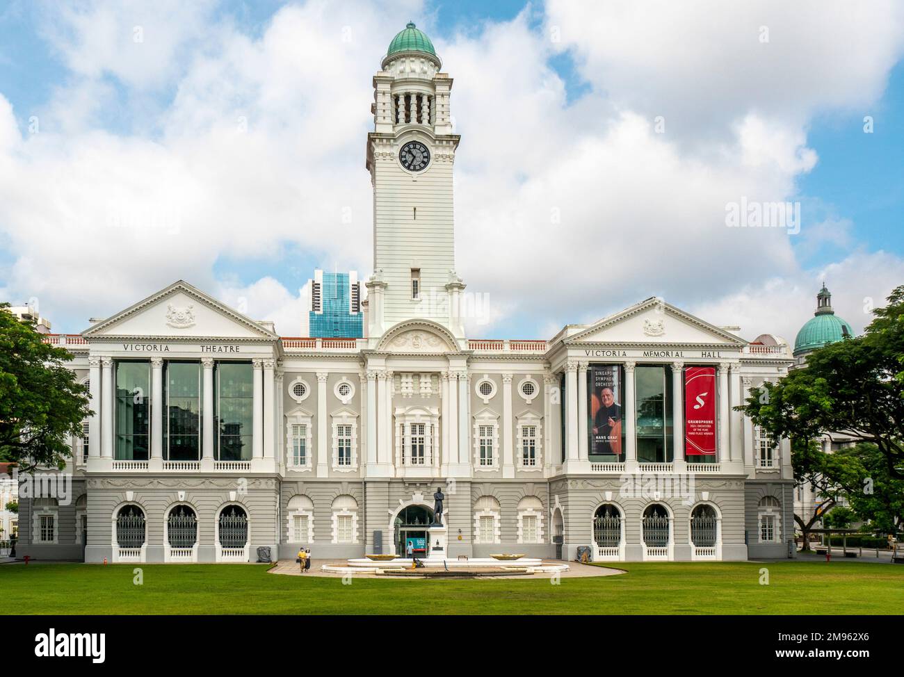Victoria Theatre and Concert Hall neo-classical building in Singapore Stock Photo