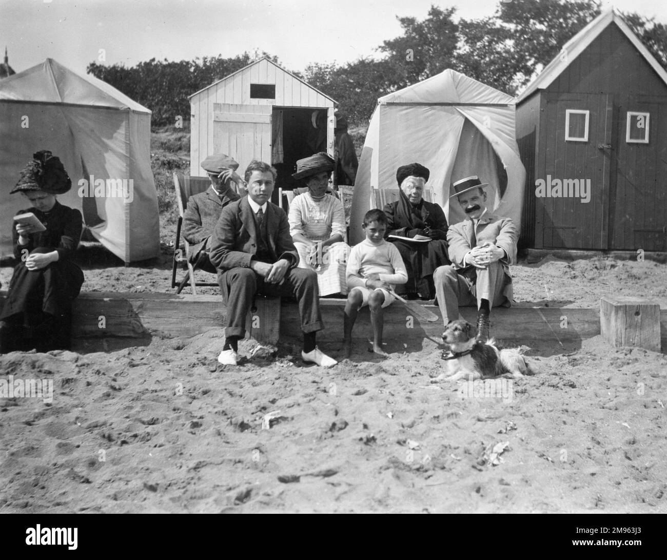 Beach huts history historical hi-res stock photography and images - Alamy