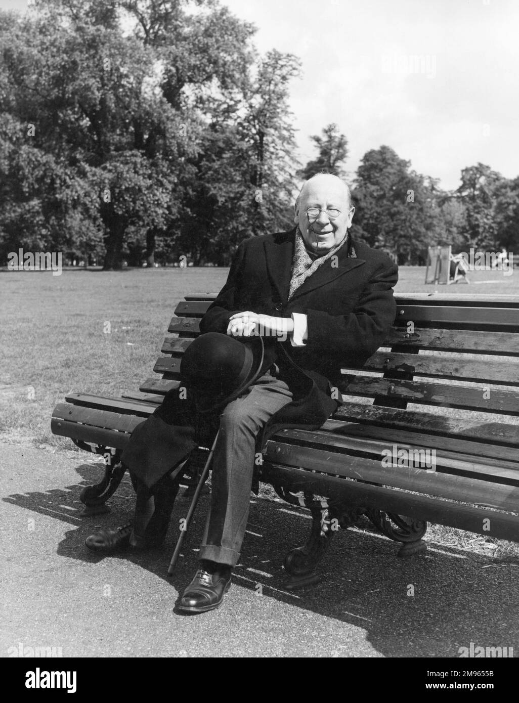 Old man on bench Black and White Stock Photos & Images - Alamy