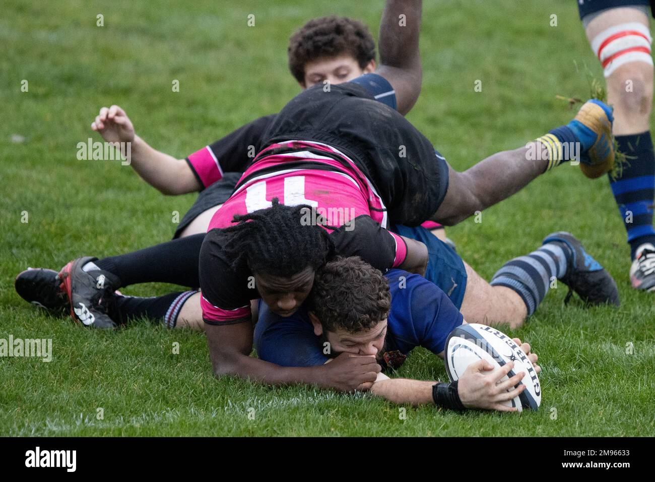 Rugby fullback hi-res stock photography and images - Alamy