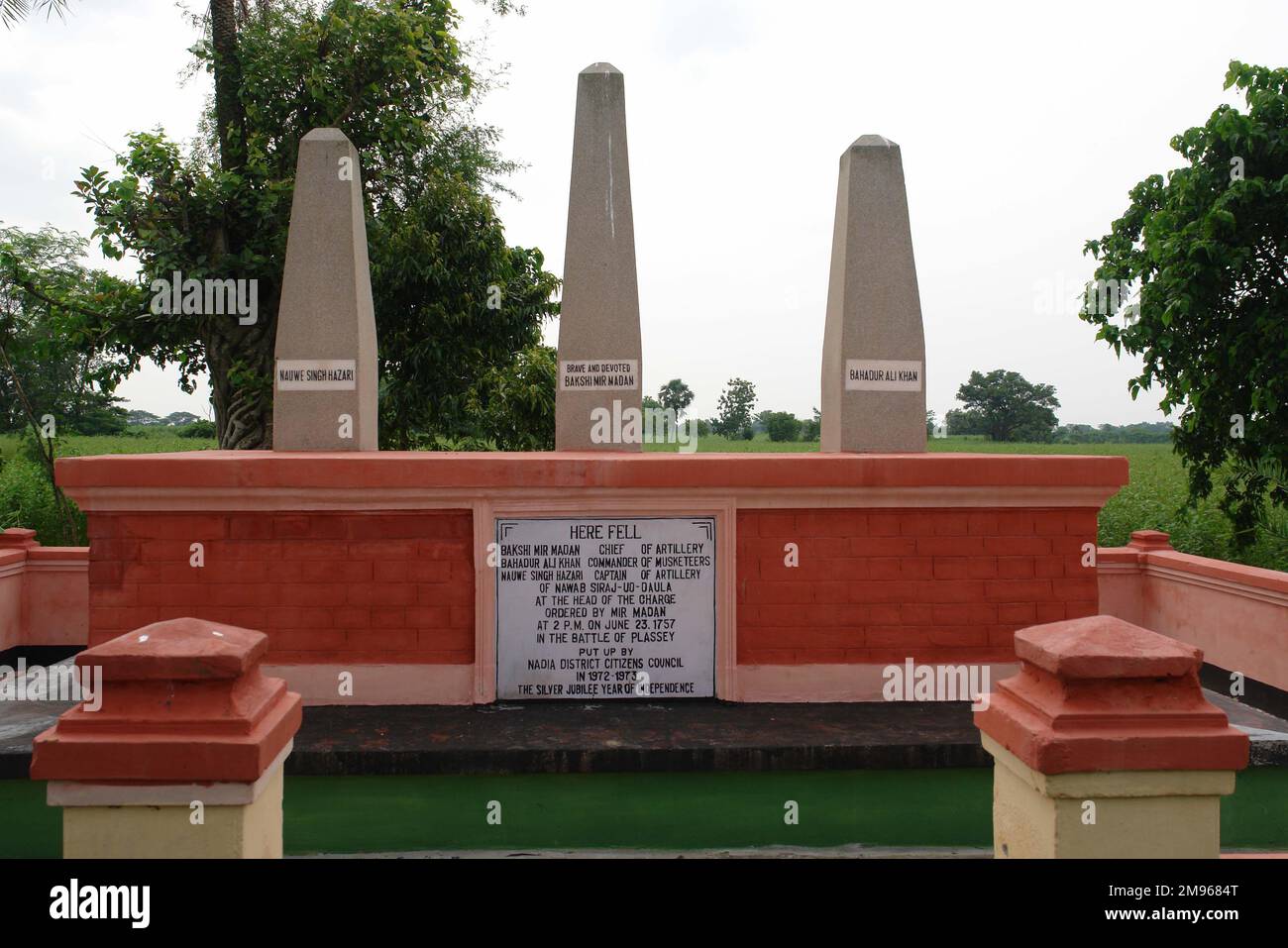 Memorial obelisk to the Battle of Plassey (23 June 1757), West Bengal, India. The battle established British rule in India for the next 90 years. It took place at Palashi, West Bengal. Stock Photo