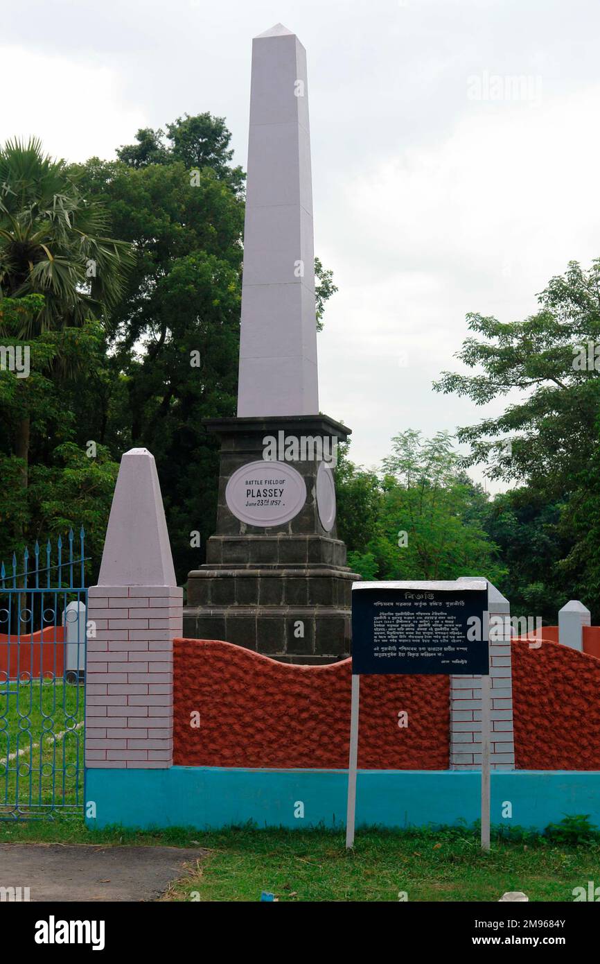 Memorial obelisk to the Battle of Plassey (23 June 1757), West Bengal, India.  The battle established British rule in India for the next 90 years.  It took place at Palashi, West Bengal. Stock Photo