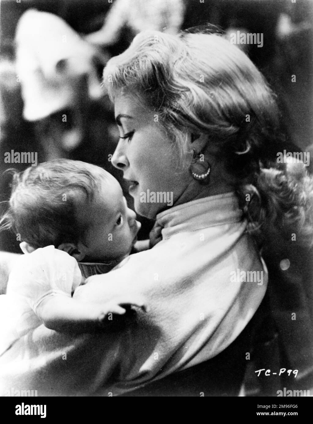 JANET LEIGH 1956 on set candid with her first child with husband TONY CURTIS daughter KELLY CURTIS publicity for Universal International Pictures (UI) Stock Photo