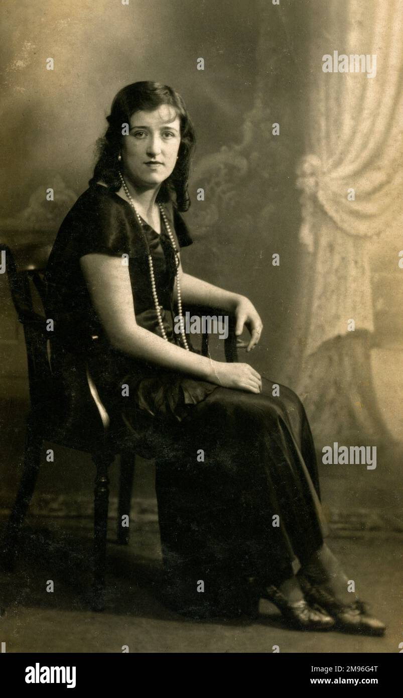 Satin black dress hi-res stock photography and images - Alamy