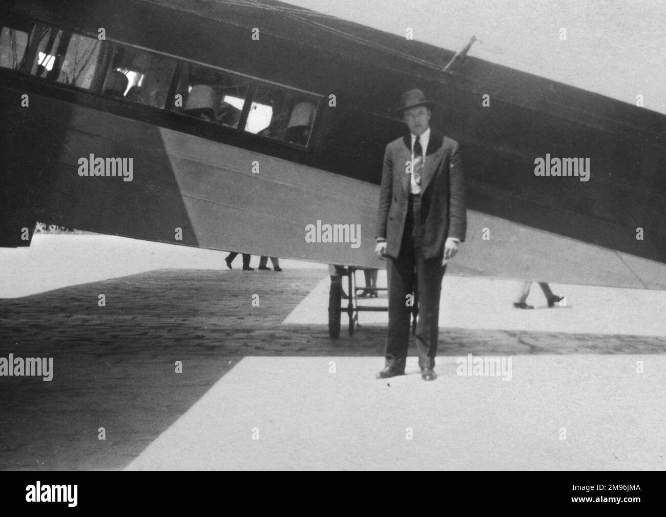 A smartly dressed man standing in front of a plane, probably a biplane operated by the French airline, Air Union. Flights operated between Croydon airport in the UK and Le Bourget airport in Paris, between 1923 and 1933. Stock Photo