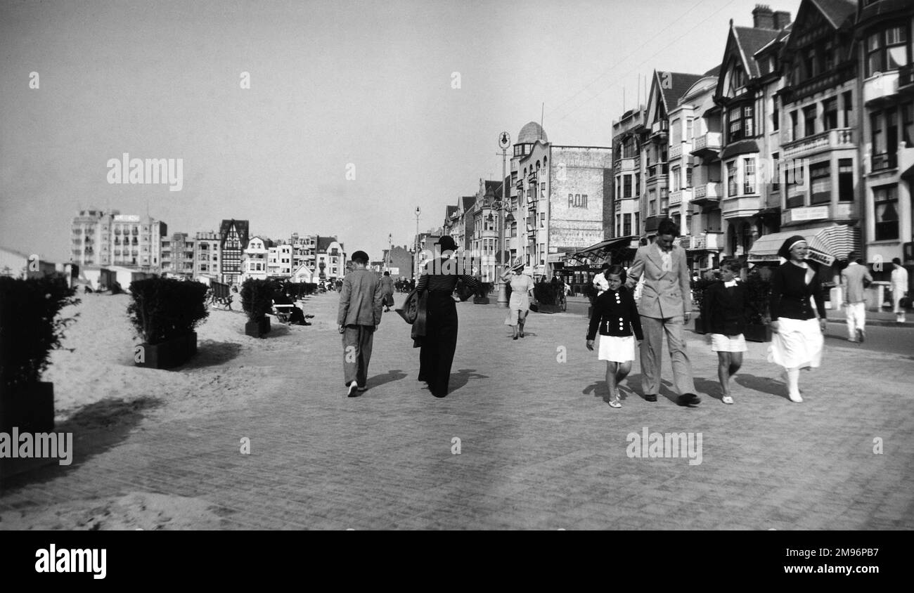 Holidaymakers at Knokke Le Zoute, Belgium. Stock Photo