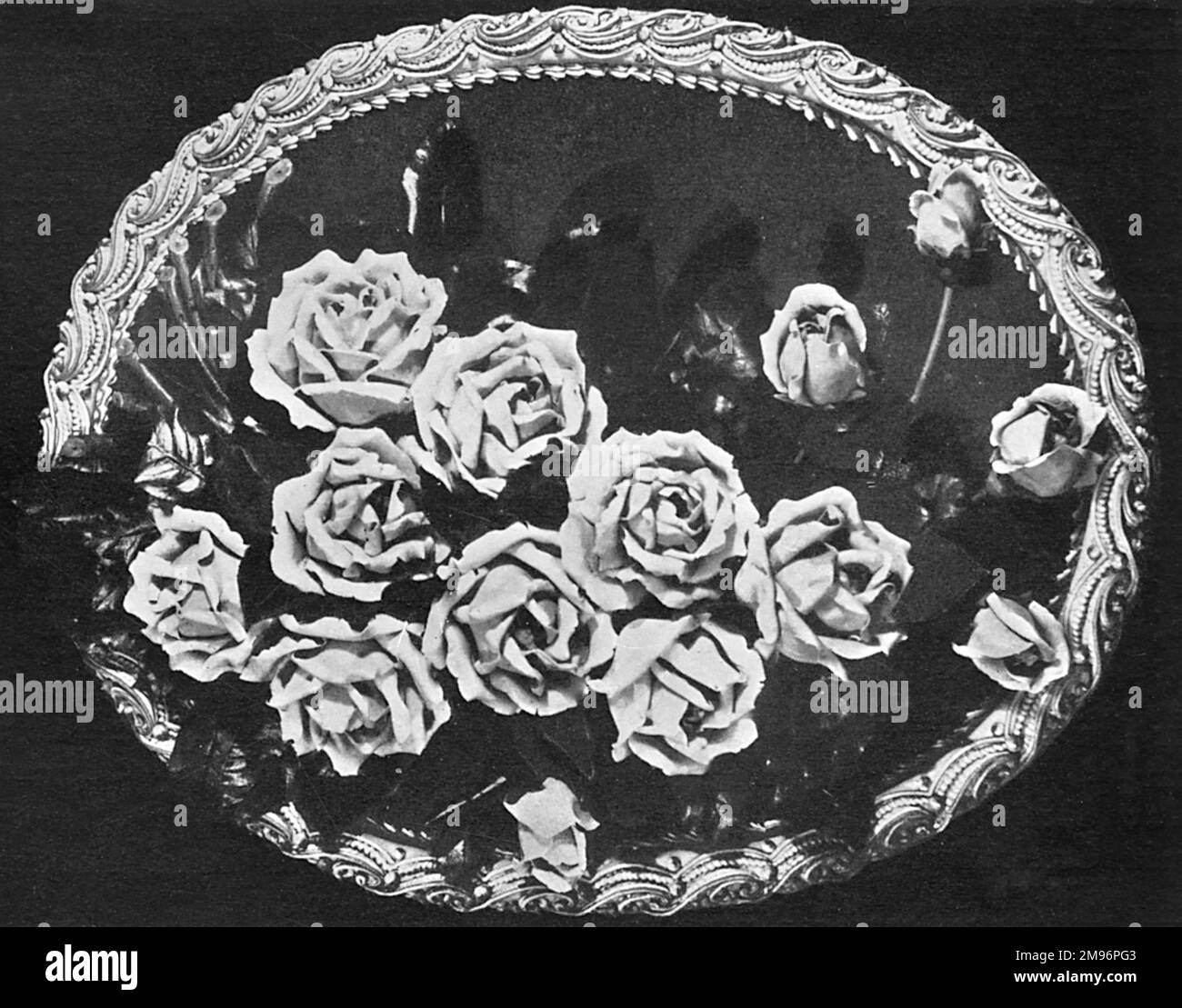 Cake design, flower making. Marzipan Rose Plaque Stock Photo - Alamy